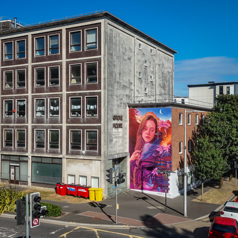Dan sylw: FIYA Creative a Muriau Mawr